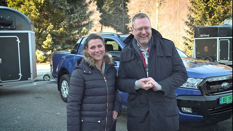 Klar for konkurranse: Partner i Hest360, prinsesse Märtha Louise, og administrerende direktør i Ford Motor Norge, Per Gunnar Berg utfordrer hele Norge til ryggekonkurranse.