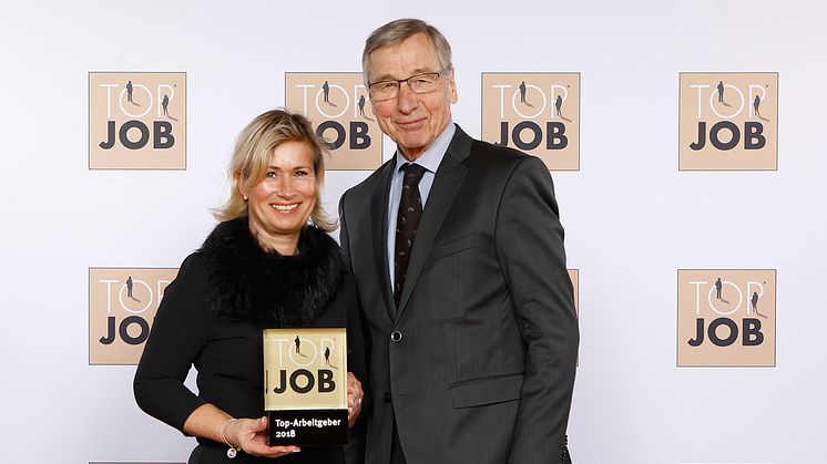 HR Director Barbara Höfel with the TOP JOB mentor and former Economics Minister Wolfgang Clement (Photo: zeag GmbH)