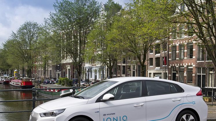 I Amsterdam  er 100 elbiler som denne til disposisjon for fastboende og besøkende.