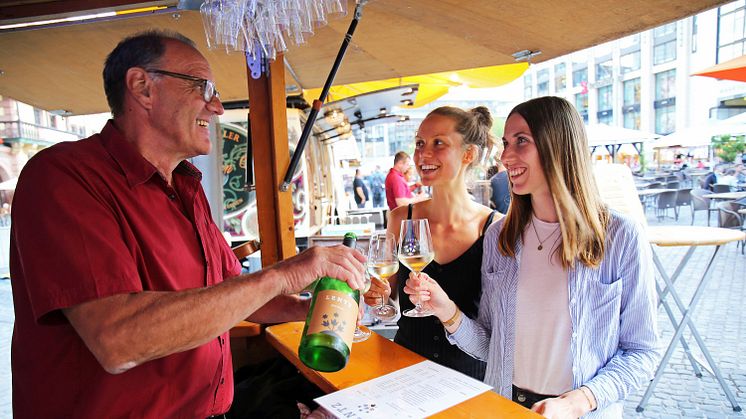 Genuss und gute Unterhaltung beim Leipziger Weinfest auf dem Markt - Foto: Andreas Schmidt