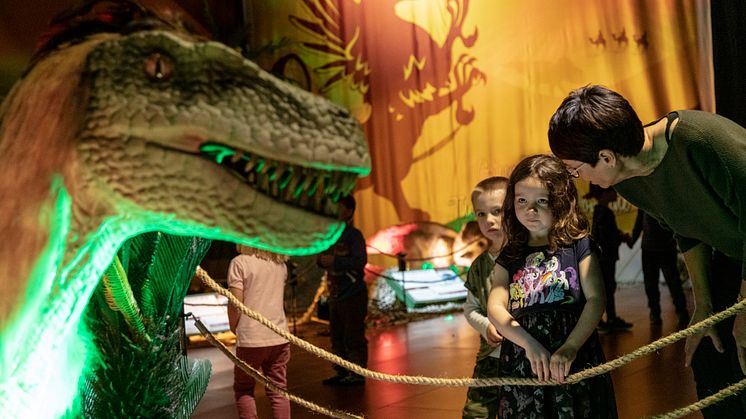 Utställningen Dinosaurs i Skellefteå är full med liv för stora och små.