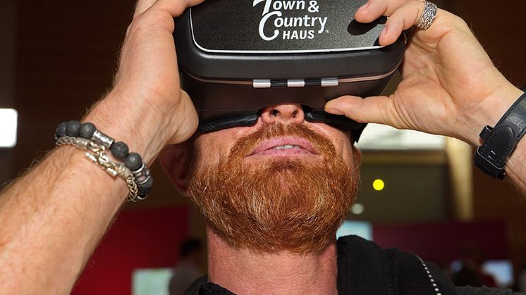 Mit der VR-Brille können Town & Country Häuser digital besucht werden