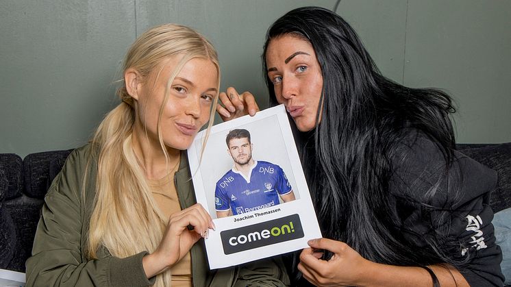 Thea Gudmundsen (21) og Lea Vik (25) fra Paradise Hotel tok ComeOn!s-utfordring om å kåre Eliteseriens kjekkeste fotballspiller på strak arm. 