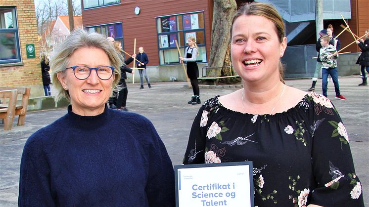 Sorø Privatskole har netop modtaget sit 2020-certifikat for at have en klar talentstrategi. Skoleleder Nanna Kofoed Øhrgaard (th) sammen med den ene af skolens talentvejledere Gunhild Engholm Michelsen (tv).