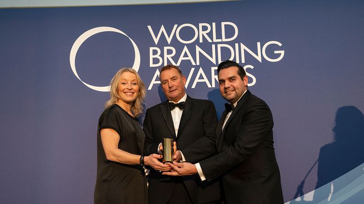 Elkjøp mottok torsdag kveld den prestisjefylte prisen World Branding Award, i Kensington Palace i London.