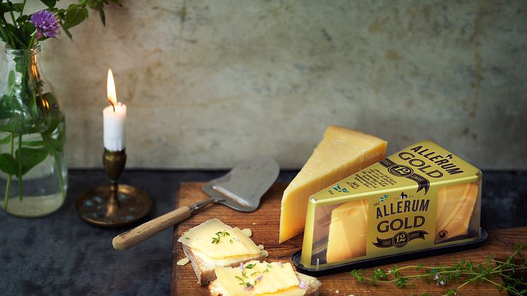 ”Allerum Gold”, en ost av lyxkaraktär ystad på svensk mjölk med en smakintensiv nötig karaktär med en lång och fyllig eftersmak av sött brynt smör.