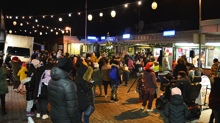 30.november var det julefest på Vestli torg, med julegrøt, julemusikk, pepperkakepynting, hestekjerre og tenning av julegrana. 