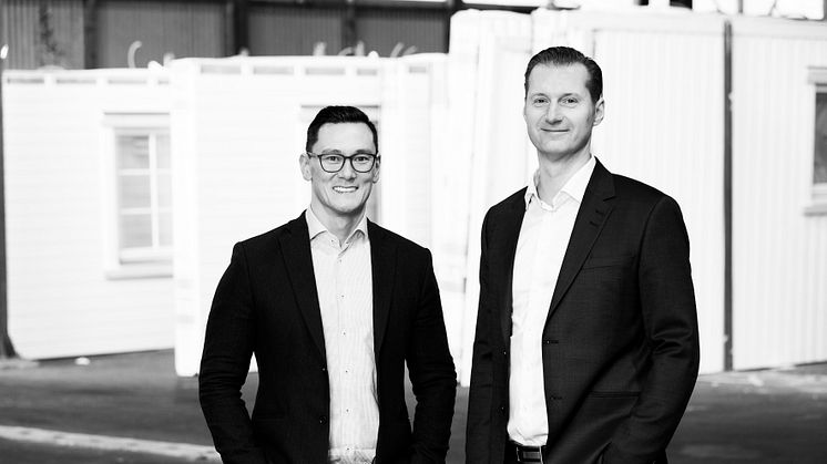Mikael Lindhe (t.v.), Försäljningschef Styckehus och Stefan Holmberg (t.h.), VD på Svensk Husproduktion är nöjda med försäljningsutvecklingen det senaste kvartalet. 