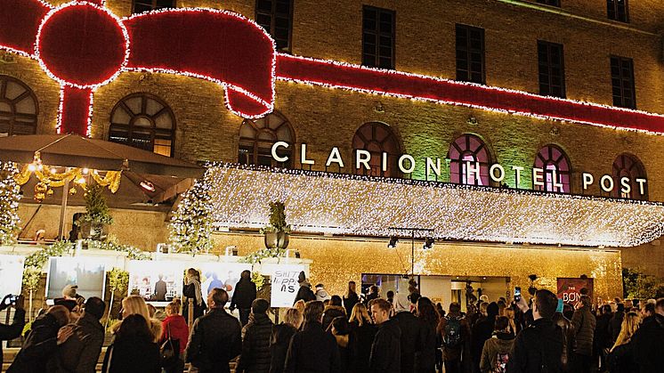 Julen invigs på Clarion Hotel® Post med den traditionsenliga rosettändningen. 