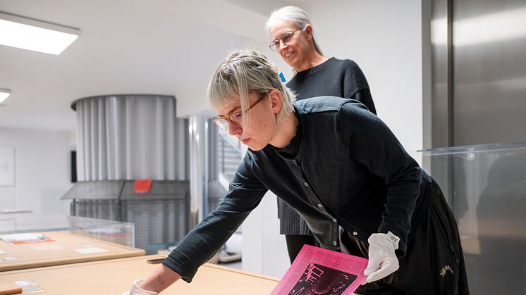 ILFR Director Elise By Olsen and Head of Communications Else Thorenfeldt looking through the archive. Photo: The National Museum/Ina Wesenberg