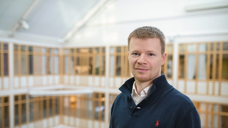   Alexandre Bartel, Professor at Umeå University, has, in collaboration with European research colleagues, studied major weaknesses in one of the world's largest programming languages. Image: Mattias Pettersson