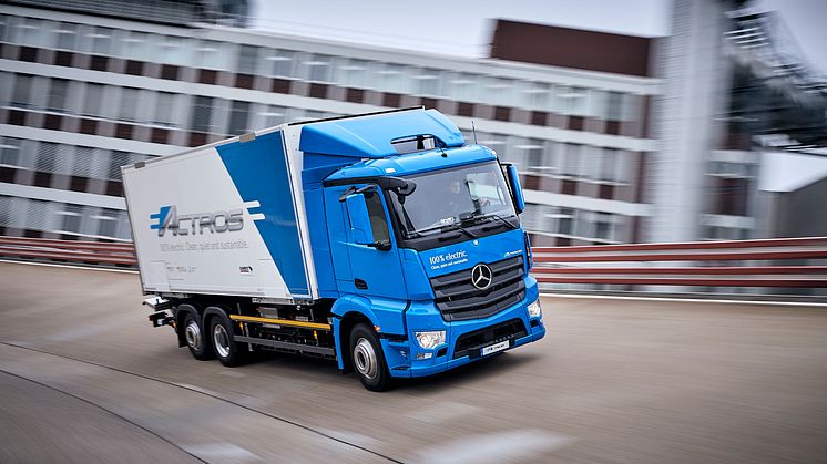 Eldriven Mercedes-lastbil rullar ut hos kunder