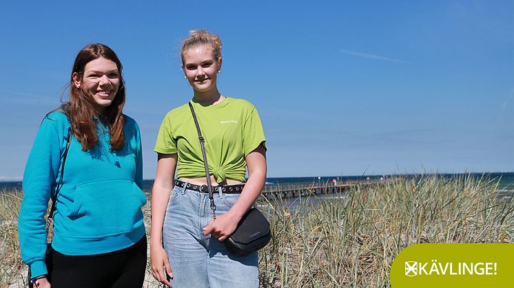 Victoria Olsson och Tilde Andersson sommarpraktiserade som strandvärdar 2020.