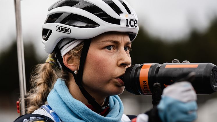 STÅR OVER: Ingrid Landmark Tandrevold sparer krefter til verdenscupåpningen i finske Kontiolahti. Foto: Emil Sørgård / NSSF 