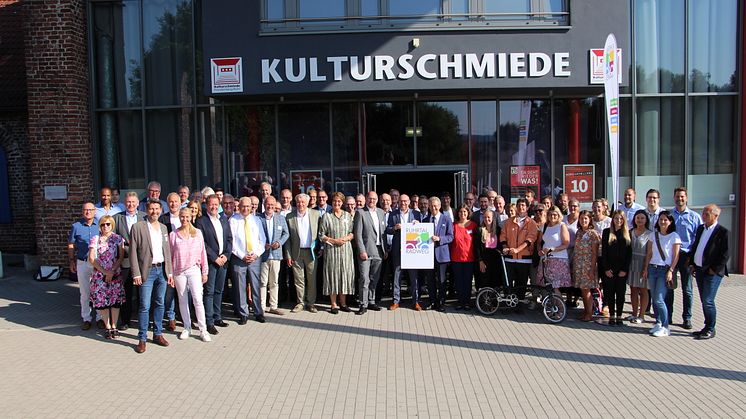 Die Teilnehmenden der RuhrtalRadweg Konferenz heute in Fröndenberg. Bild: Ruhr Tourismus / Doreen Scholz