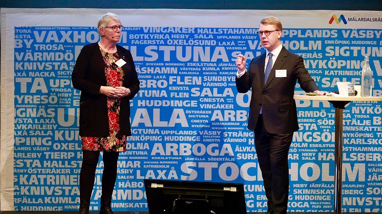 Monica Johansson (S), regionstyrelsens ordförande i Region Sörmland och vice ordförande En Bättre Sits och Kristoffer Tamsons (M), trafikregionråd Stockholm och ordförande En Bättre Sits.