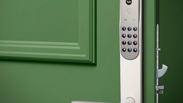Yale Doorman vit på grön dörr