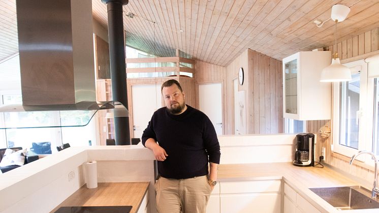 David Sørensen fandt det nye køkken til sommerhuset hos BAUHAUS og fik det monteret gennem byggevarehusets Montageservice.