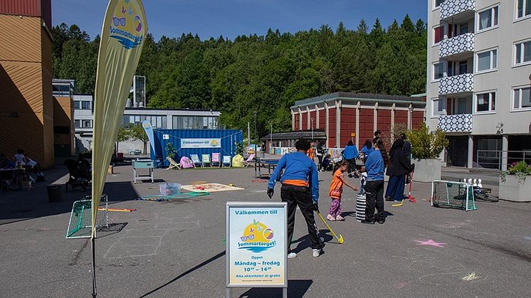 I sommar förvandlas våra torg till Sommartorget med en mängd aktiviteter för barn och unga. Foto: Jimmy Larsson