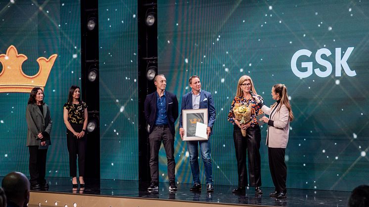 Kronans Apotek delar ut priset 'Årets leverantör' till Haleon. 