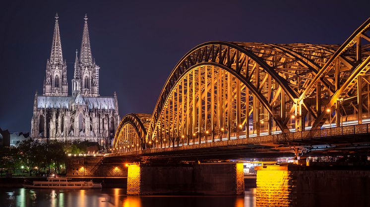 Köln Dom mit Hohenzollern Brücke über den Rhein, UNESCO Welterbe, Route der Rheinromantik © Lookbook/Günther Bayerl