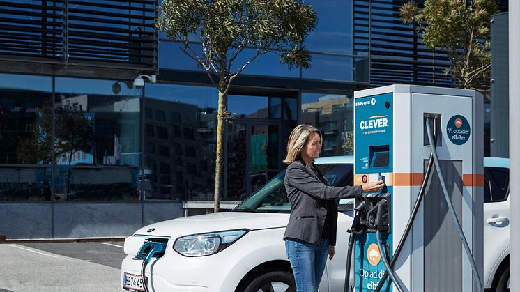 Med elbiloperatøren CLEVER som partner kan KIA nu tilbyde fremtidige kunder af el- og plug-in hybridbiler ubegrænset strøm til én fast pris.
