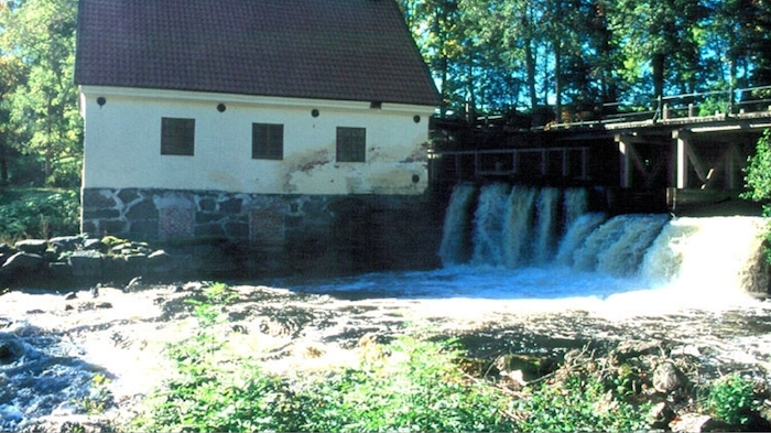 Sedan 2015 har undertecknarna engagerat sig mot rivningen av Järlefallsdammen (bilden) men också i frågan kring utrivningar av kulturhistoriska dammar i stort. 
