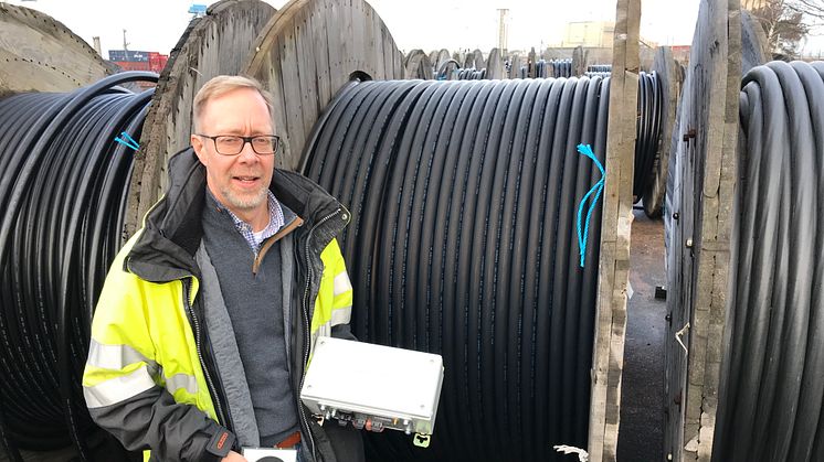 Magnus Sjunnesson på Öresundskraft visar Smart Cable Guard, ett system för att upptäcka fel i elkablar.