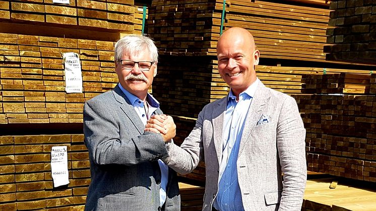 Rune Karlsson, styrelseordförande Woody samt Johan Rosendahl, VD/delägare XL-Byggpartner.
