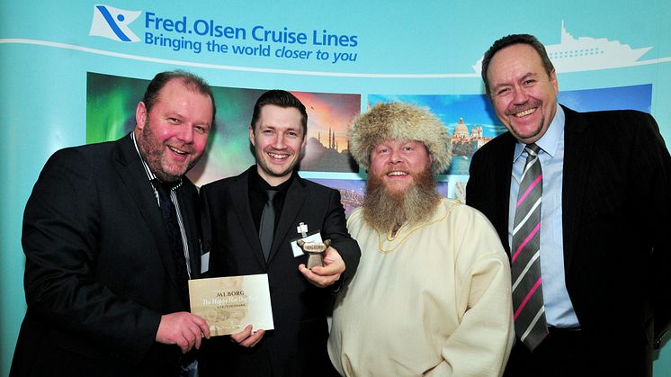 First ‘Aalborg Hotdog of Honour’ for award-winning Fred. Olsen Cruise Lines