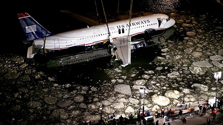 Emergency landing on Hudson river 15 January 2009