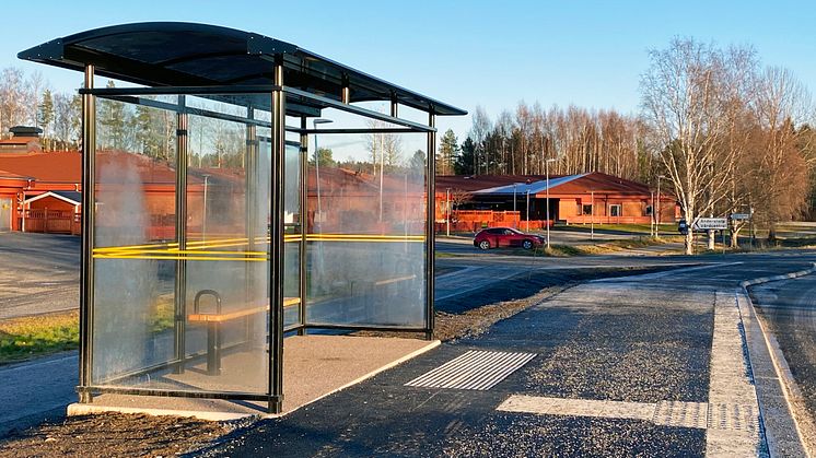 Hållplatsen vid Anderstorps hälsocentral. Foto: Skellefteå kommun