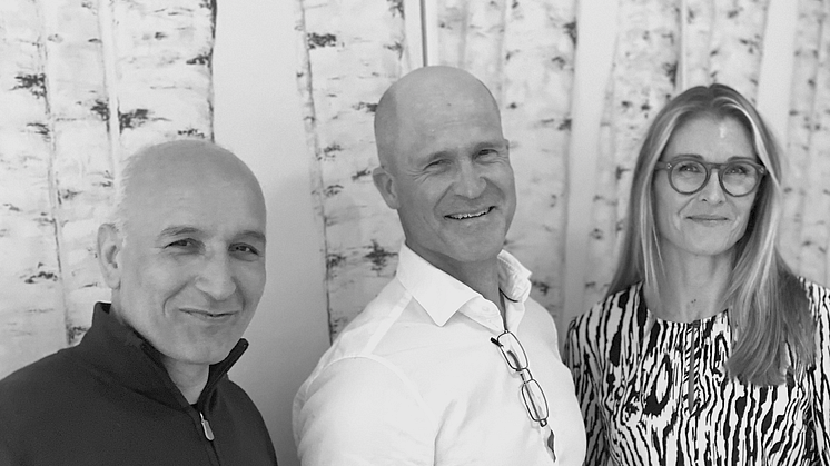 SMART Psykiatri flyttar sitt huvudkontor i Stockholm till nya klimatsmarta lokaler. Verksamhetschef David Jamshidi, VD och medgrundare Martin Hammarström och Lotta Borg Skoglund medgrundare, överläkare i psykiatri, forskare och författare.