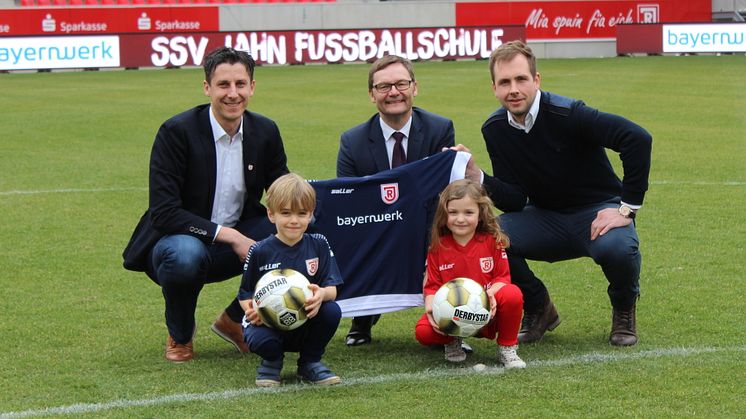 Bayernwerk ist neuer Hauptsponsor der SSV Jahn Fußballschule