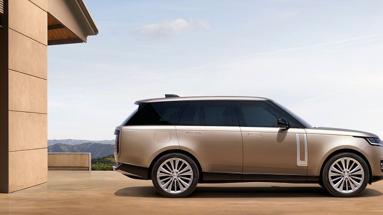 Nye Range Rover vinner viktig designpris som Production Car of the Year i Car Design Review 9
