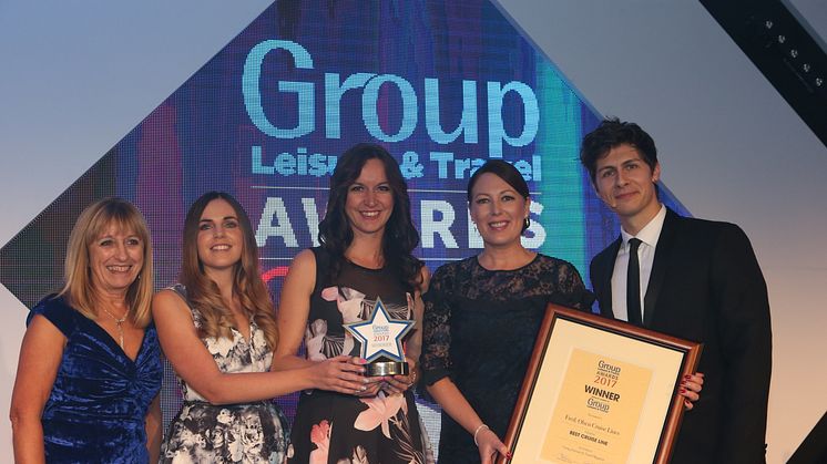 (L-R) Maureen Quinn of ‘Just for Groups!’ presents Sophie Thomas, Sales Executive – Groups, Hayley Walker, Sales Assistant – Groups and Ellie Fulcher, Sales Manager – Groups with the trophy alongside special guest and co-host, Magician Ben Hanlin.