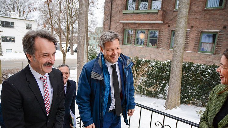 Tysklands nærings- og klimaminister, visekansler Robert Habeck fremmer forholdet til Norge, her under sitt besøk i Oslo i januar 2023. ©AHK Norwegen