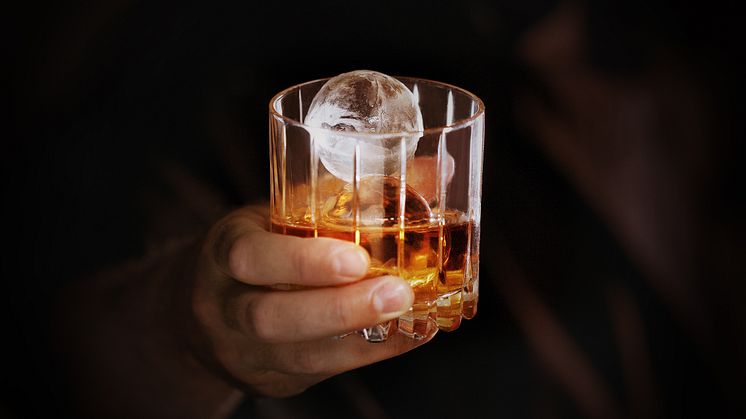 LG lanserer nytt kjøleskap som lar deg lage profesjonell cocktail-is hjemme