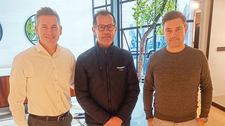 Fra venstre: Administrerende direktør Thomas Leth, salgskonsulent Allan Vad og salgschef Dan Rosendal.