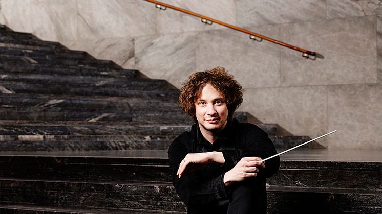 Chefdirigent Santtu-Matias Rouvali dirigerar Göteborgs Symfoniker vid säsongsöppningen i Göteborgs Konserthus 31 augusti.