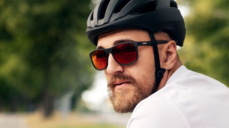 Øg sikkerheden på racercyklen ved at supplere cykelhjelmen med et par cykelbriller.