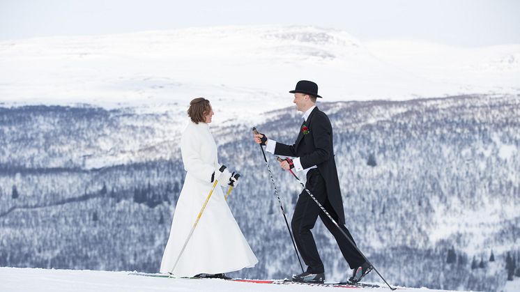 Sagobröllop förgyllde Ramundberget " Sa ja på 1000 meters höjd, åkte pistmaskin för nygifta "