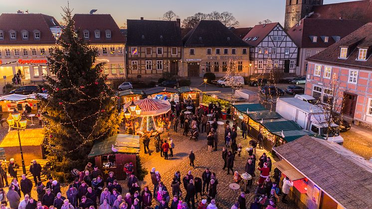 Der Angermünder Gänsemarkt ist ein besonderer Weihnachtsmarkt auf dem Marktplatz im historischen Stadtkern von Angermünde. Foto: TMB-Fotoarchiv/Steffen Lehmann. 