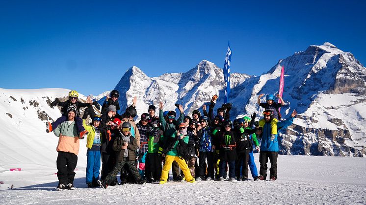 Teilnehmer des Freeski Camps 2019 vor Eiger, Mönch und Jungfrau