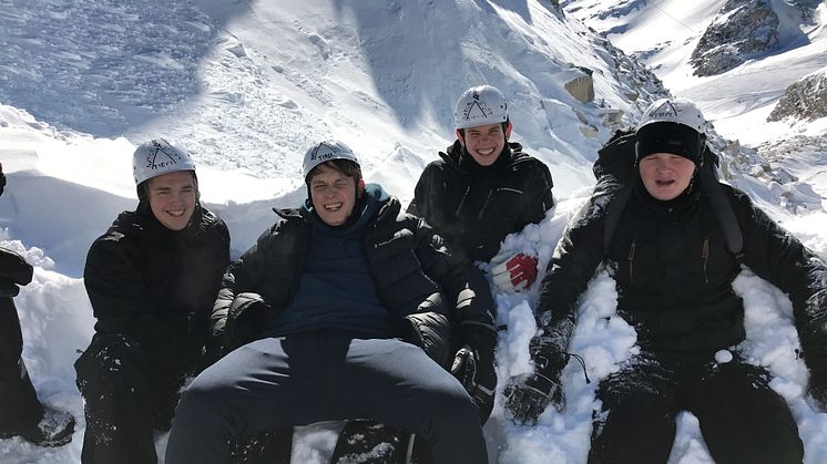 Jacob Bech Christensen, Matti Mollerup, Mikkel Carøe, Jakob Ovesen benyttede muligheden for at nyde sneen i Østrig, mens de var på studietur. 