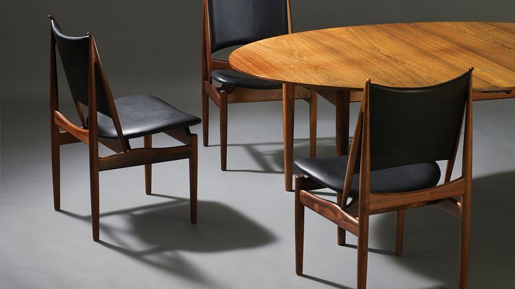 Finn Juhl's "Judas Table" and a rare set of 12 examples of "The Egyptian Chair" goes under the hammer at the Live Auction on Thursday 7 March.