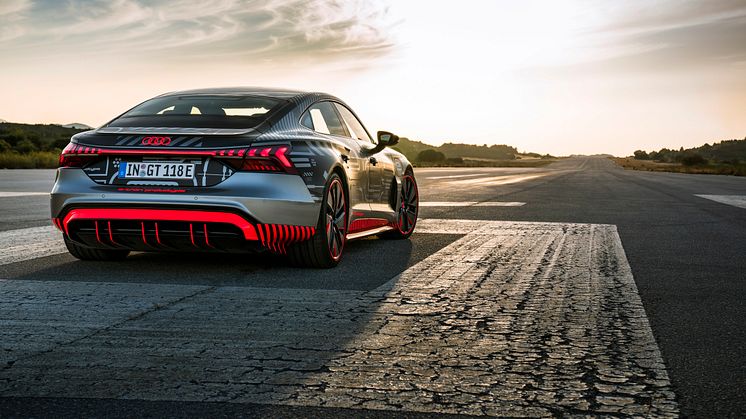 Den viste model er en Audi RS e-tron GT prototype, og altså ikke den model, det er muligt at pre-booke.
