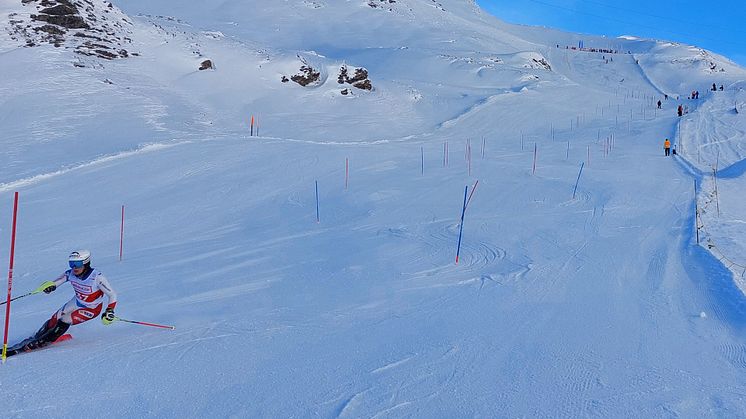 Rennfahrer an den ersten FIS Ski Alpin Rennen im Engetal am Schilthorn