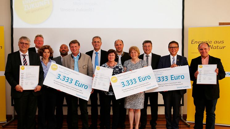 Presseinformation: Bürgerenergiepreis Niederbayern 2015 verliehen - Bayernwerk und Regierung von Niederbayern würdigen gesellschaftliche Impulse für die Energiezukunft