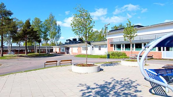  Porsnässkolan är en skola för elever från årskurs fyra till nio. Skolan ligger mitt i Norrfjärden.